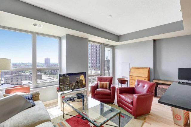 929 Portland Avenue South #909 Minneapolis, MN 55404 929 Portland Avenue South #909 Minneapolis, MN 55404