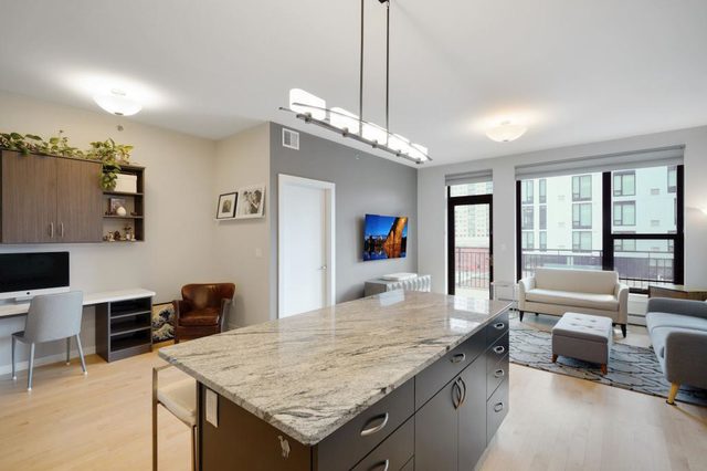 740 Portland Avenue South #704 Minneapolis, MN 55415 740 Portland Avenue South #704 Minneapolis, MN 55415