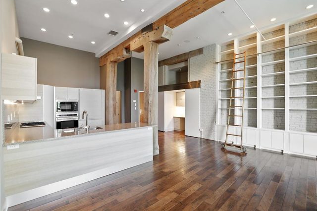 150 Portland Avenue #204 Minneapolis, MN 55401 150 Portland Avenue #204 Minneapolis, MN 55401